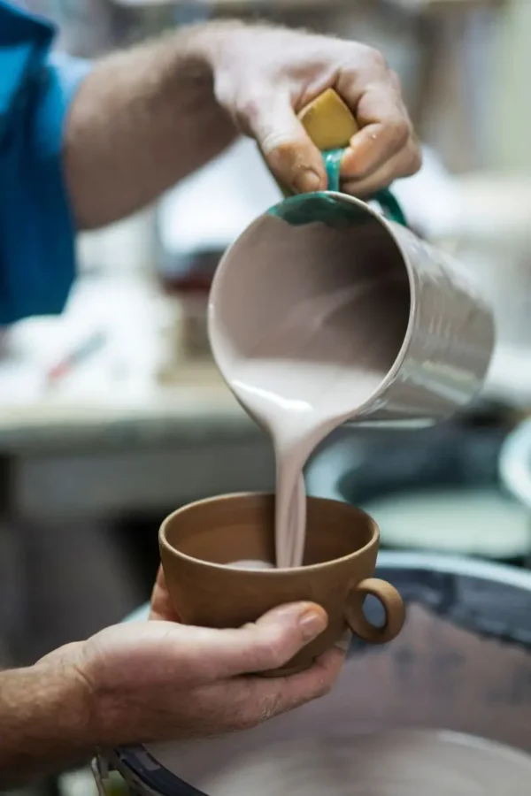 taller de esmaltado de cerámica artesanal