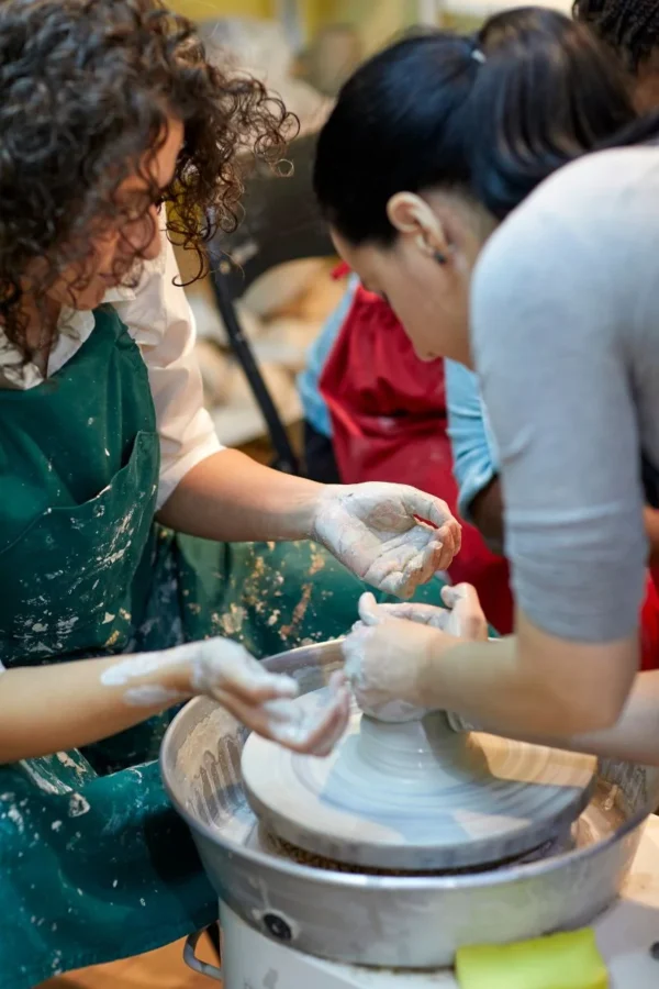 taller de cerámica con torno